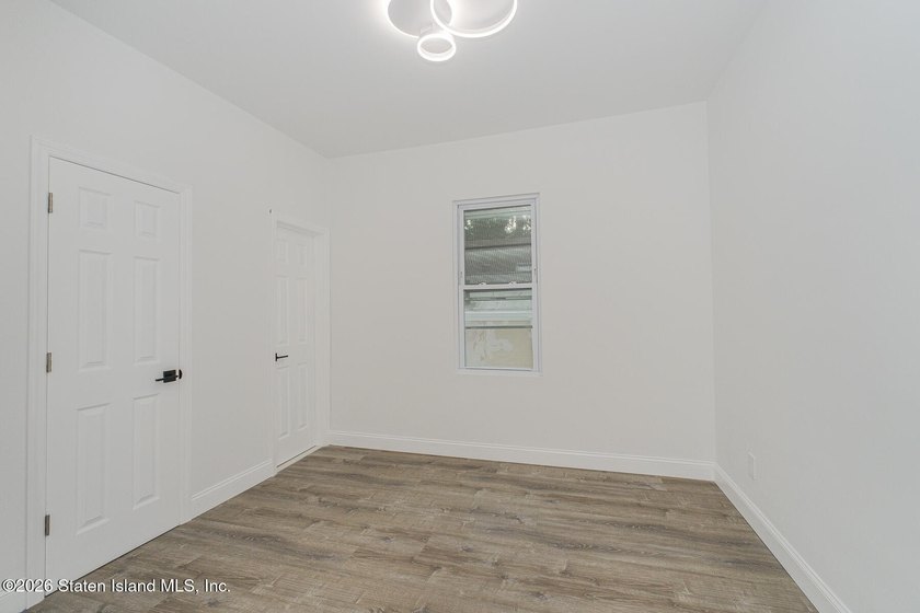 Fully gut-renovated from top to bottom within the last two years - photo 12