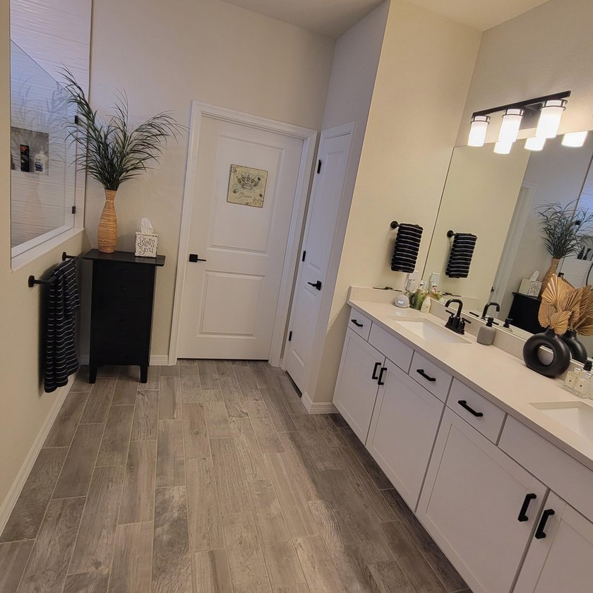 LOOK NO FURTHER THIS PRISTINE UPGRADED HOME SHOWS LIKE A MODEL - photo 23