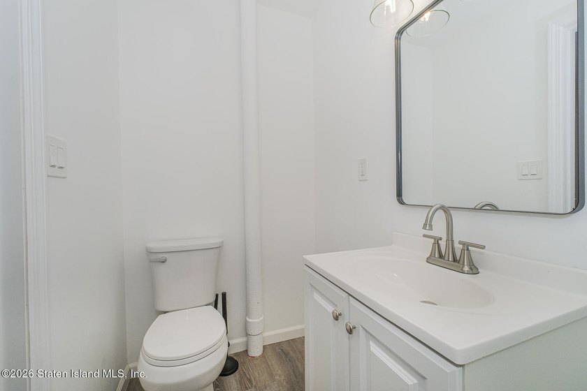 Fully gut-renovated from top to bottom within the last two years - photo 29