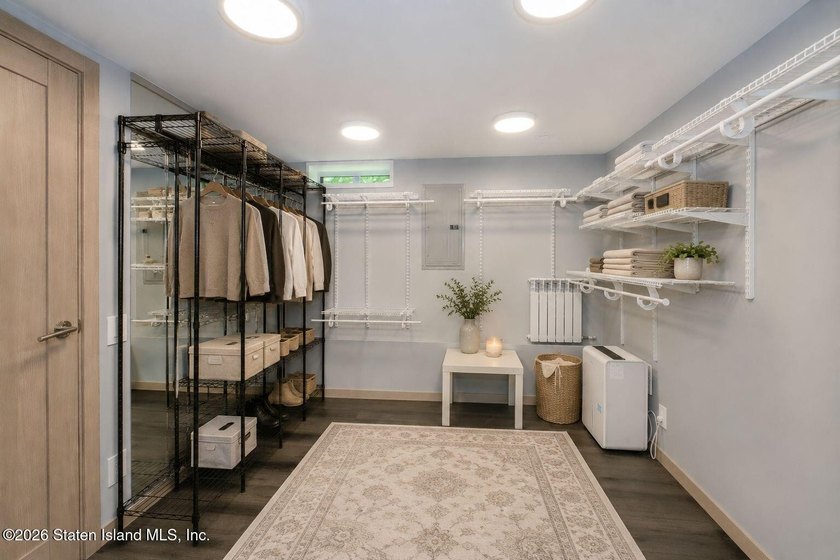 Fully gut-renovated from top to bottom within the last two years - photo 38