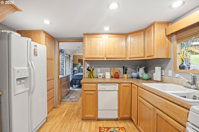 Wooded coastal retreat in the highly desirable Whaleshead Beach - photo 5