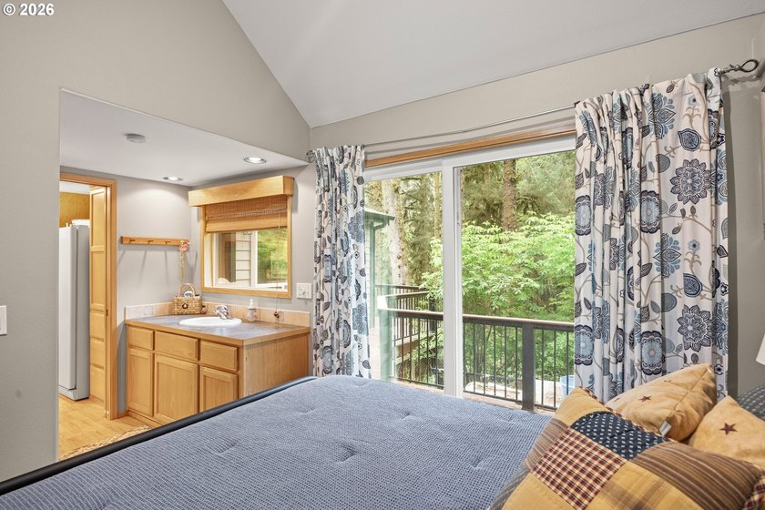 Wooded coastal retreat in the highly desirable Whaleshead Beach - photo 8