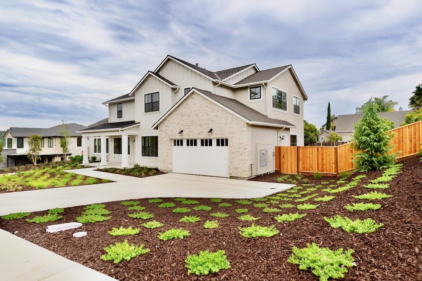Welcome to Altamonte at Sandraya Heights, where luxury - photo 2