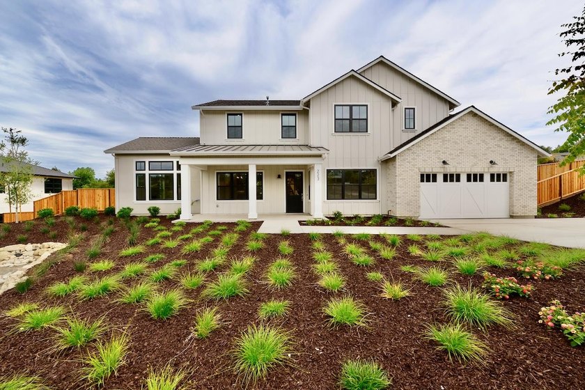 Welcome to Altamonte at Sandraya Heights, where luxury - photo 6