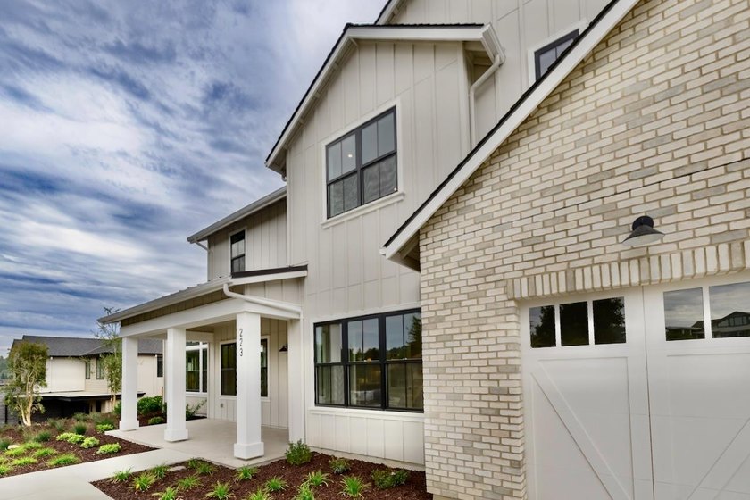 Welcome to Altamonte at Sandraya Heights, where luxury - photo 10