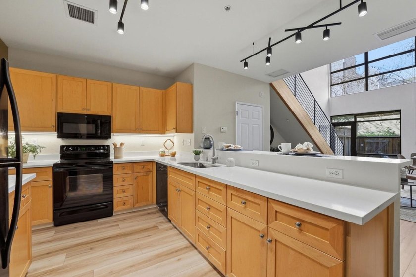 Rare loft-style condo just steps from the vibrant heart of - photo 8