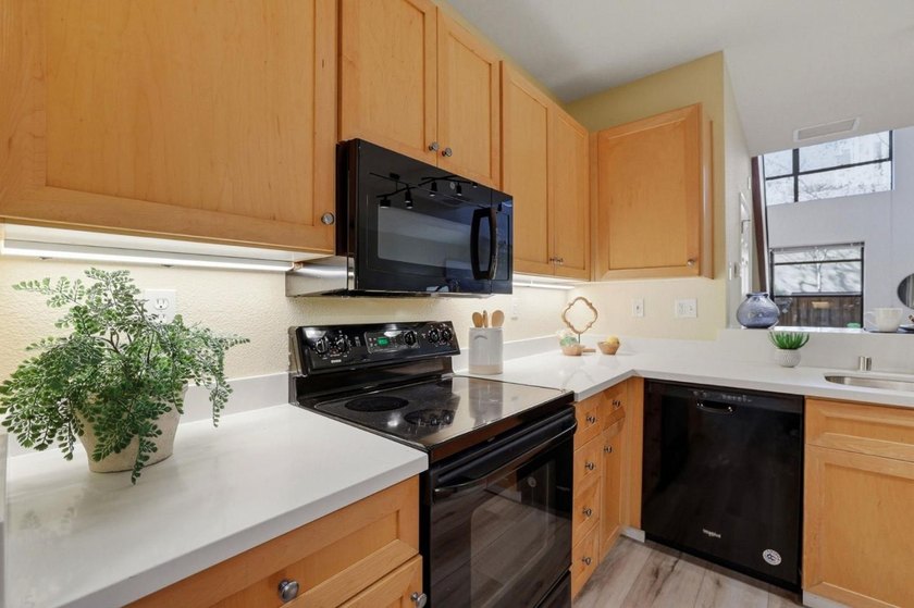 Rare loft-style condo just steps from the vibrant heart of - photo 9