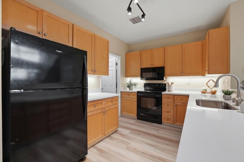 Rare loft-style condo just steps from the vibrant heart of - photo 10