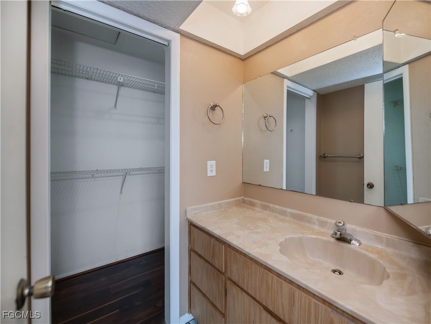 **EDGEWATER CONDO** DIRECT GULF ACCESS **BEST LOCATION ** - photo 22