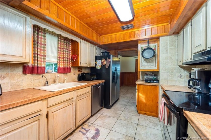 Prime Waterfront Property. Located on the scenic Indian River - photo 24