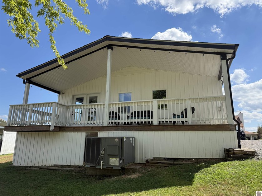 KENTUCKY LAKE- 65 Enterprise Ln, Cambridge Shores - Remodeled - photo 4