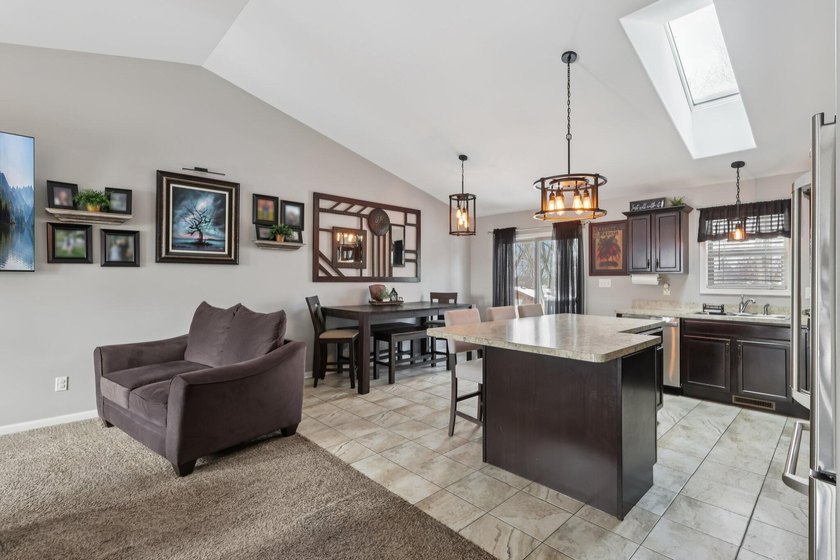 Beautifully maintained 4 bed, 3 bath home built in 2017, located - photo 9