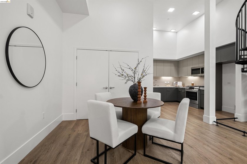 LARGE ONE BEDROOM PLUS AND ONE AND A HALF BATHROOM LOFT STYLE! - photo 10