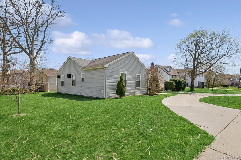 Searching for a home with the perfect layout and actual room to - photo 12