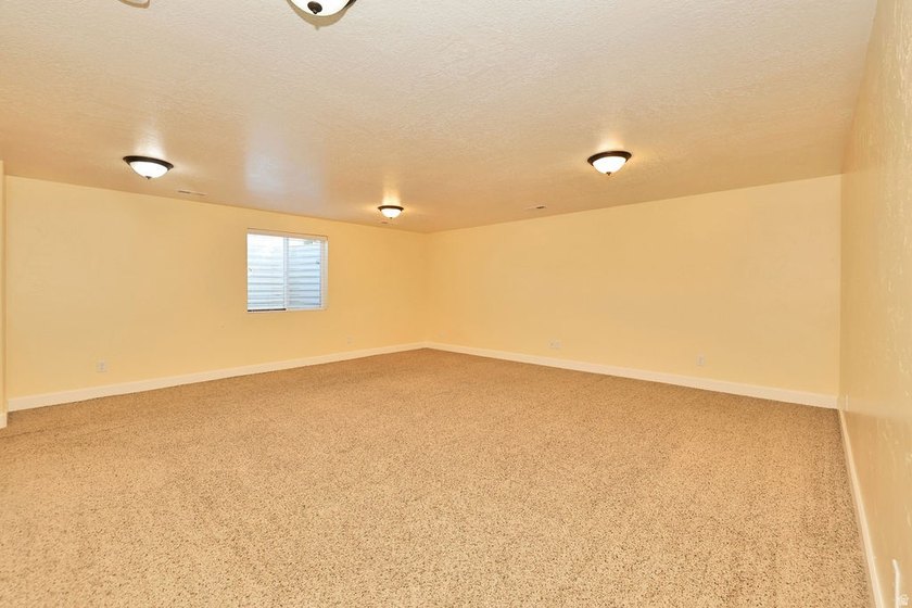 Beautifully maintained Spanish Fork townhome offering space - photo 22