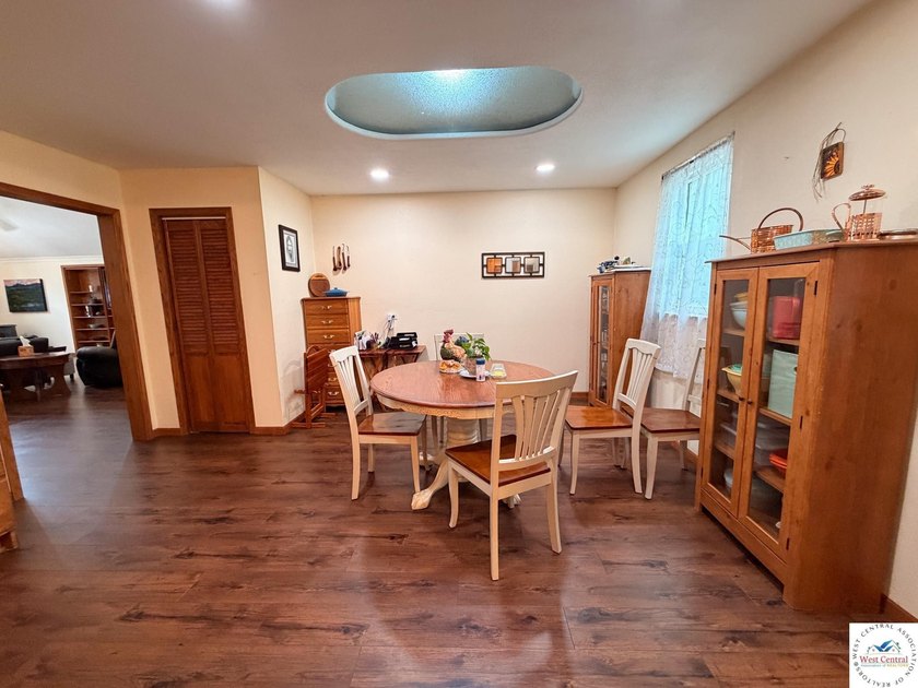 Fantastic 5-bedroom, 4.5-bath home with massive 24x54 garage on - photo 11