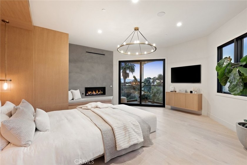 A one of a kind, warm and inviting custom Studio City hillside - photo 17