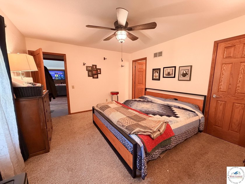 Fantastic 5-bedroom, 4.5-bath home with massive 24x54 garage on - photo 18