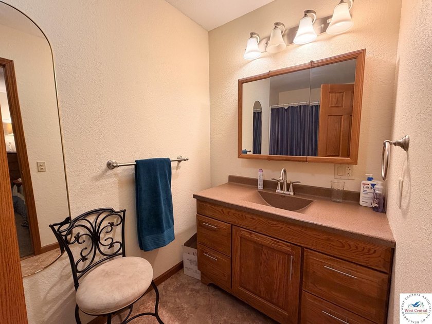 Fantastic 5-bedroom, 4.5-bath home with massive 24x54 garage on - photo 19