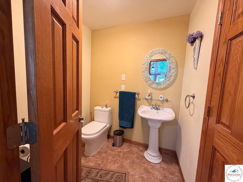 Fantastic 5-bedroom, 4.5-bath home with massive 24x54 garage on - photo 20