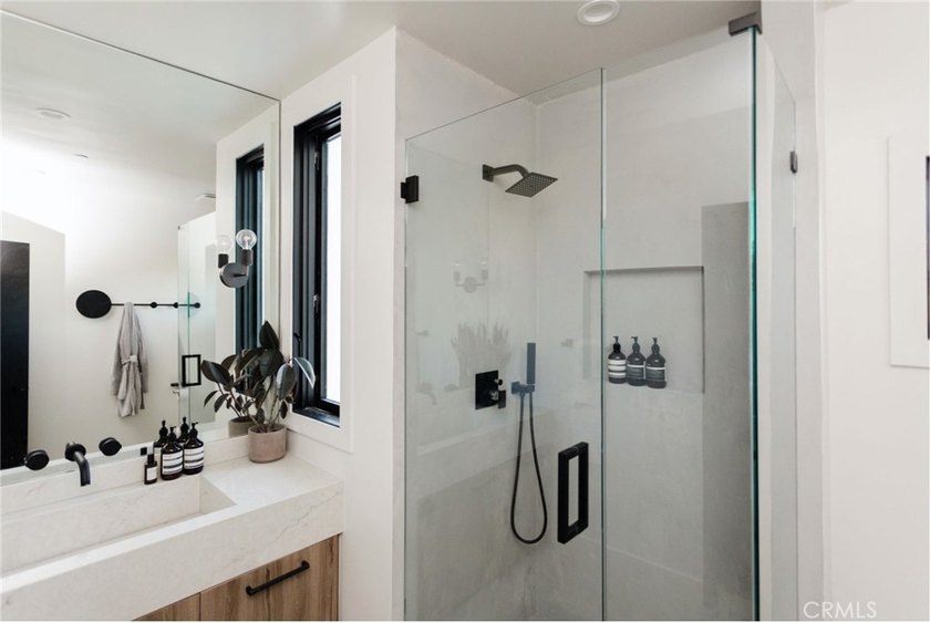 A one of a kind, warm and inviting custom Studio City hillside - photo 24
