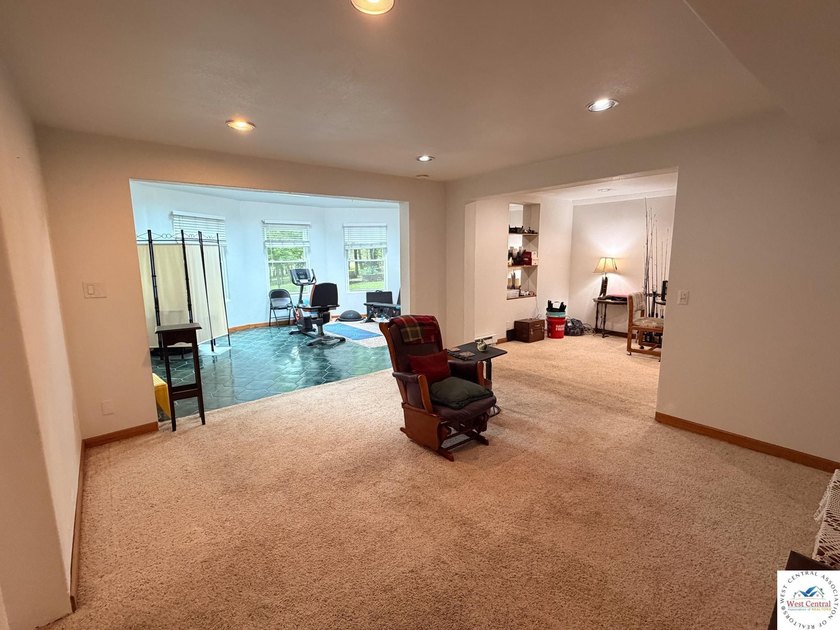 Fantastic 5-bedroom, 4.5-bath home with massive 24x54 garage on - photo 24