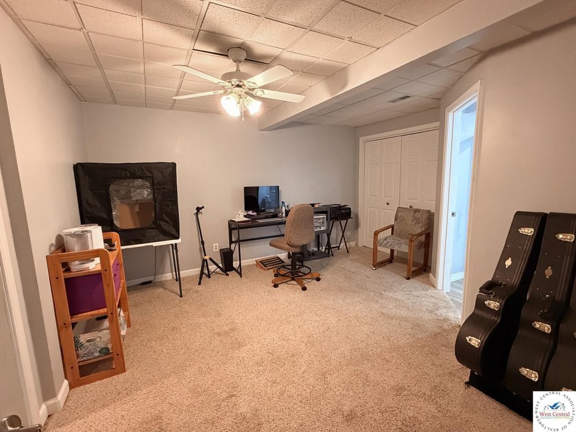 Fantastic 5-bedroom, 4.5-bath home with massive 24x54 garage on - photo 32