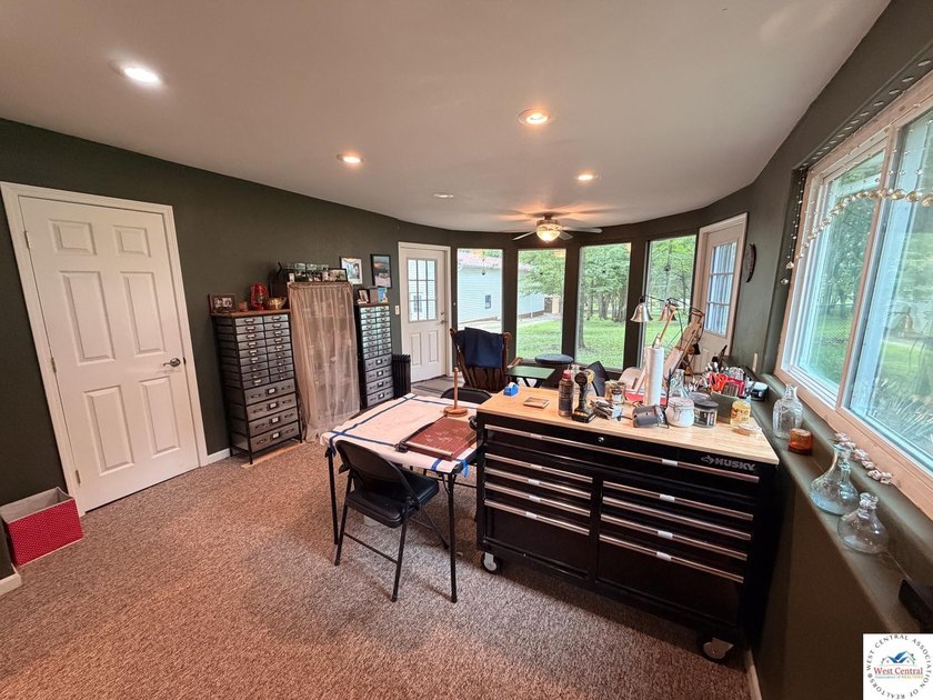 Fantastic 5-bedroom, 4.5-bath home with massive 24x54 garage on - photo 34
