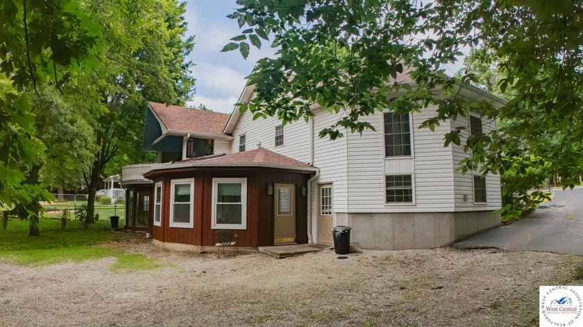 Fantastic 5-bedroom, 4.5-bath home with massive 24x54 garage on - photo 35