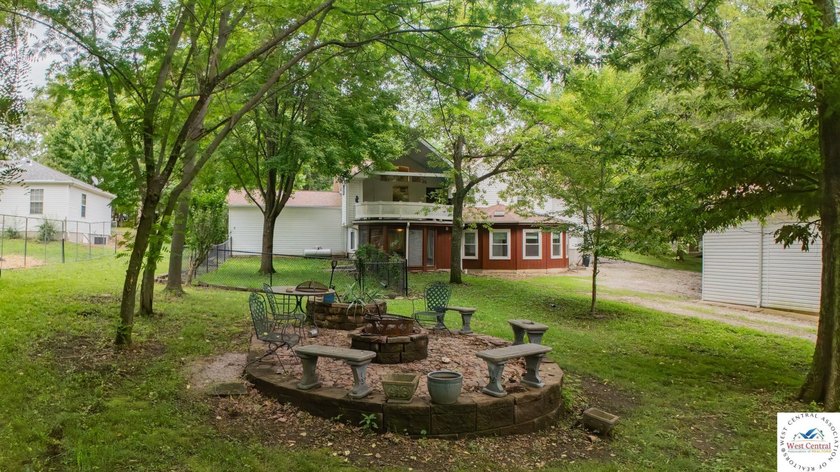 Fantastic 5-bedroom, 4.5-bath home with massive 24x54 garage on - photo 40