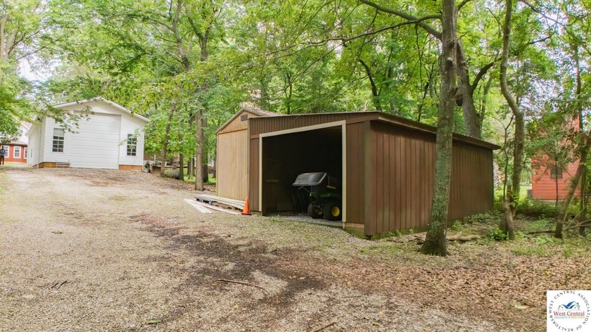Fantastic 5-bedroom, 4.5-bath home with massive 24x54 garage on - photo 43