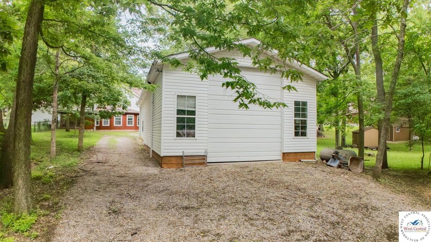 Fantastic 5-bedroom, 4.5-bath home with massive 24x54 garage on - photo 44