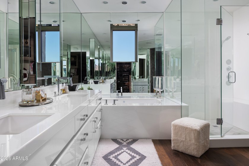The crown jewel of the ultra luxurious Esplanade Place - photo 23