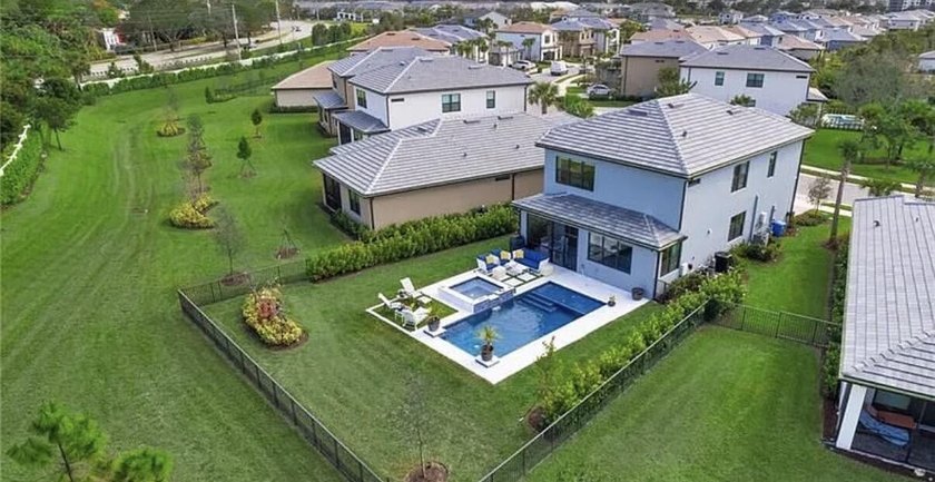 Discover this stunning 3BR/2.5BA pool home in the sought-after - photo 6