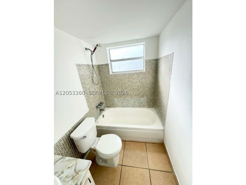 Very nice 2 bedroom/2 bathroom first floor corner unit tile - photo 11
