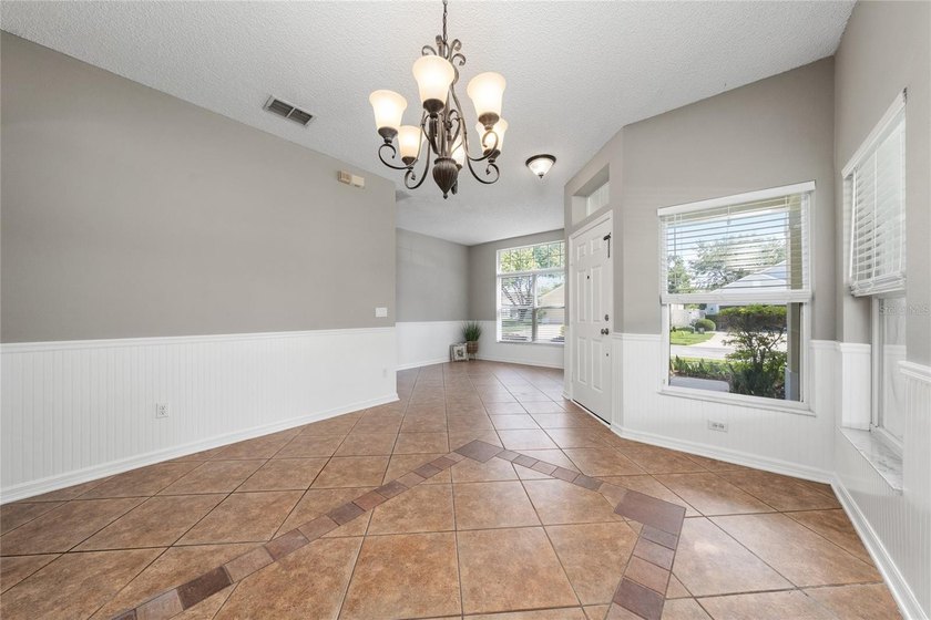 Virtually Staged. Immaculate Cute and Cozy house in Northshore - photo 11