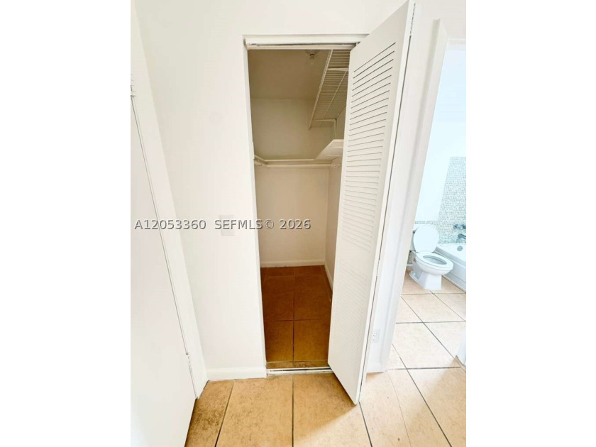 Very nice 2 bedroom/2 bathroom first floor corner unit tile - photo 12
