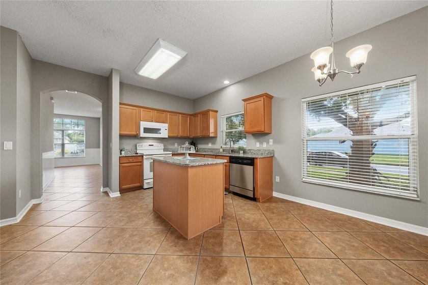 Virtually Staged. Immaculate Cute and Cozy house in Northshore - photo 13