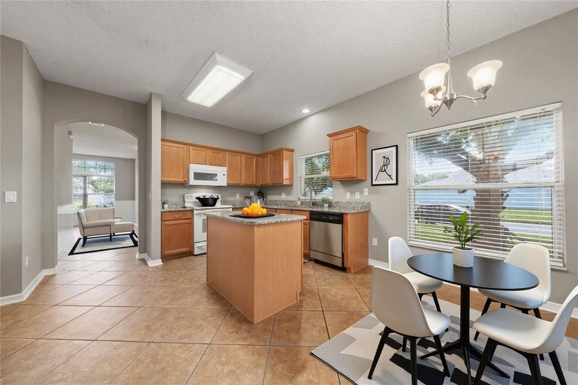 Virtually Staged. Immaculate Cute and Cozy house in Northshore - photo 14