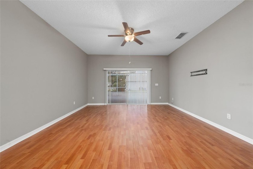 Virtually Staged. Immaculate Cute and Cozy house in Northshore - photo 16