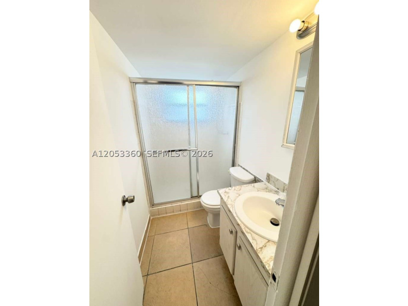 Very nice 2 bedroom/2 bathroom first floor corner unit tile - photo 17