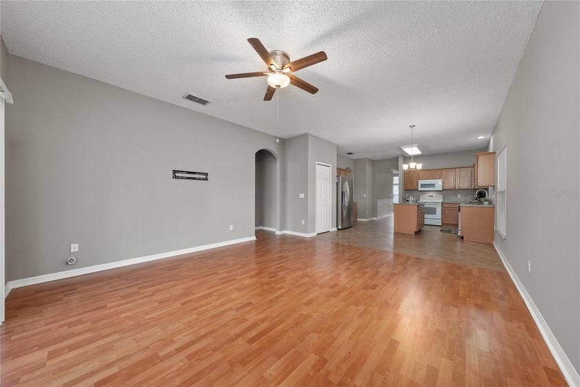 Virtually Staged. Immaculate Cute and Cozy house in Northshore - photo 17