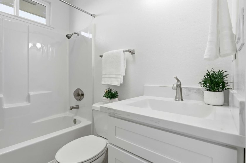 Move in ready! Back part of Harbor Oaks, quiet and serene close - photo 19