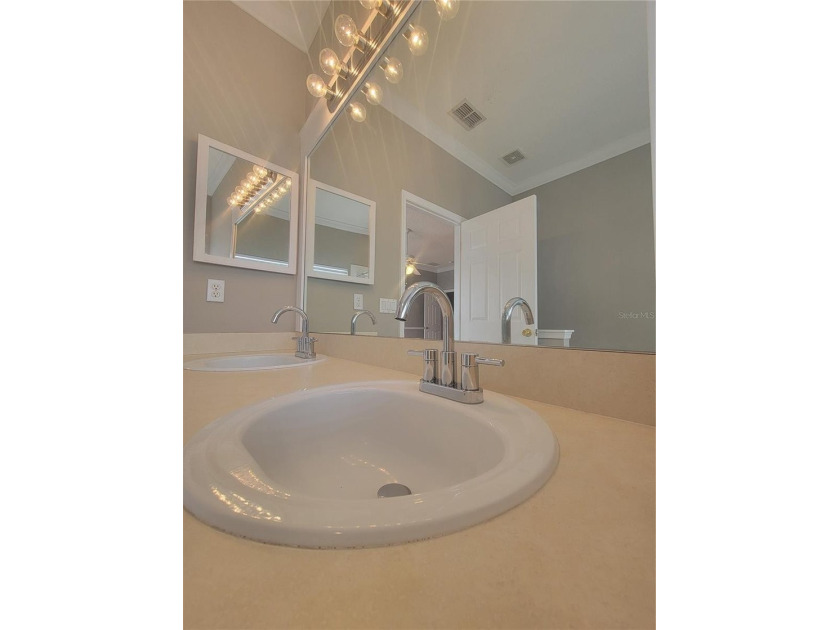Virtually Staged. Immaculate Cute and Cozy house in Northshore - photo 33