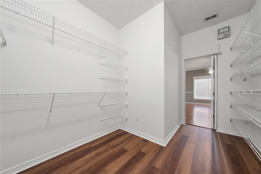 Virtually Staged. Immaculate Cute and Cozy house in Northshore - photo 37