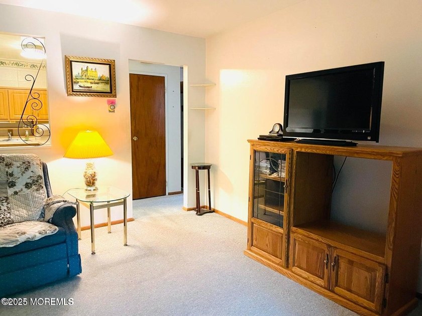 Welcome to Cedar Glen Homes. This active adult community is one - photo 4