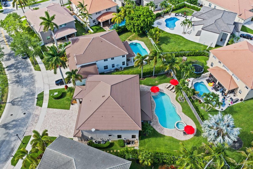 A completely &amp; tastefully upgraded home on a culdesac does exist - photo 4