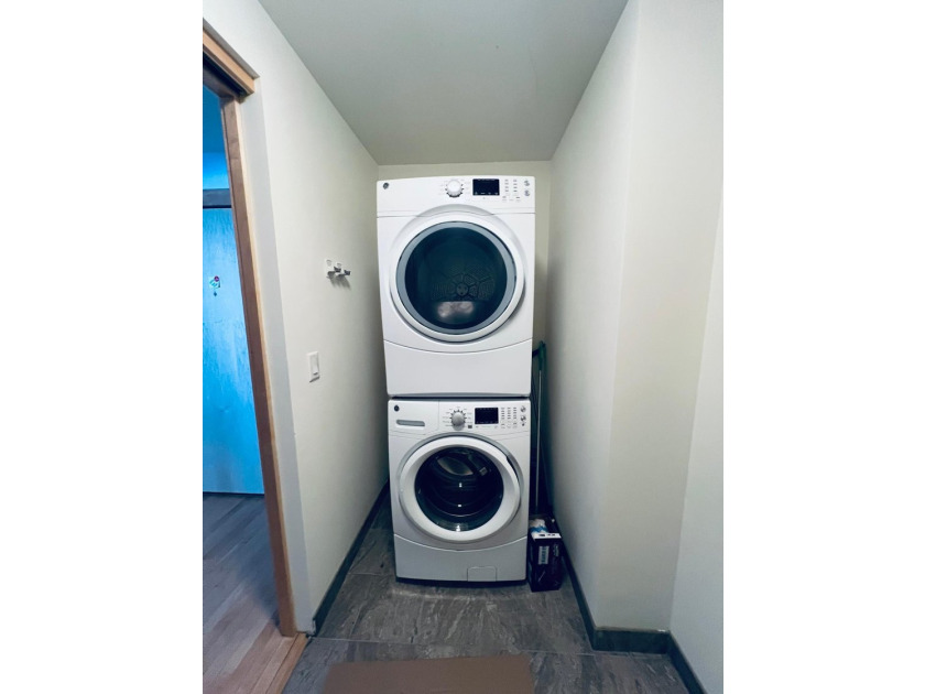 Enjoy modern city living in this beautiful 2-bedroom, 2-bath - photo 13