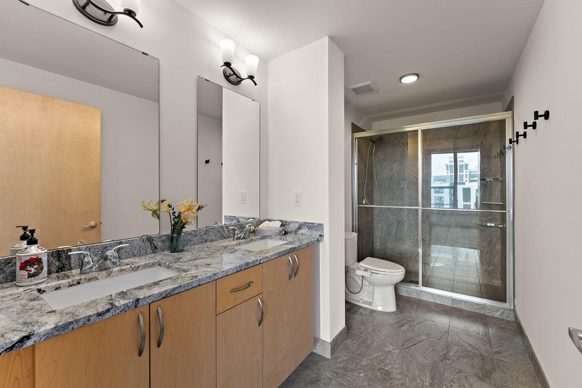 Enjoy modern city living in this beautiful 2-bedroom, 2-bath - photo 17