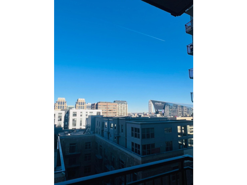 Enjoy modern city living in this beautiful 2-bedroom, 2-bath - photo 20